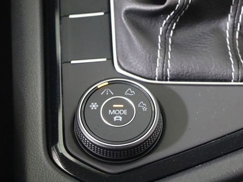 Used 2025 Volkswagen Taos SE image 35