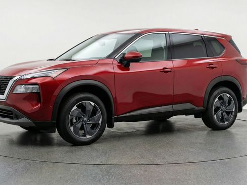 Used 2025 Nissan Rogue SV image 3