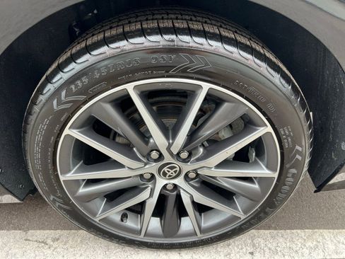 Used 2021 Toyota Camry XLE FWD image 13