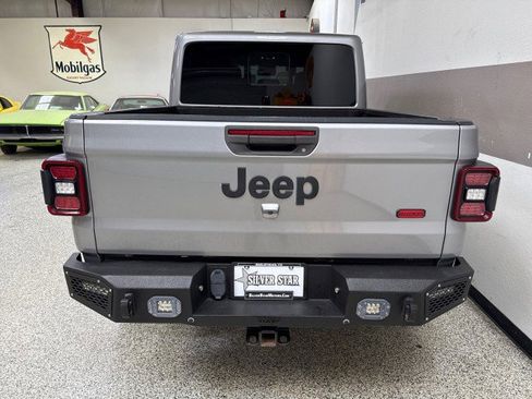 Used 2020 Jeep Gladiator Overland image 8