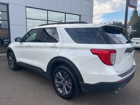 Used 2021 Ford Explorer XLT w/ Equipment Group 202A image 5