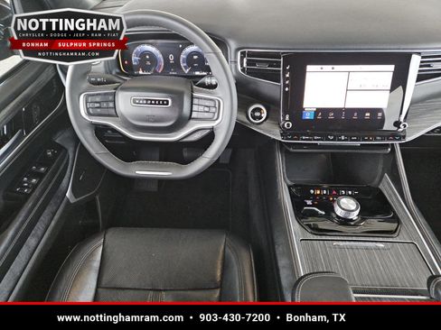 Used 2024 Jeep Wagoneer L Series II w/ Flexible Seating Group AWD/4WD image 10