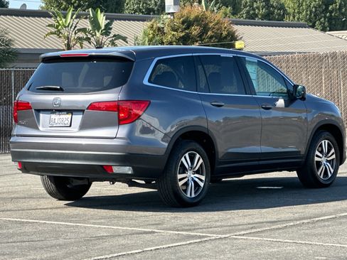 Used 2017 Honda Pilot EX image 4
