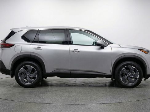 Used 2025 Nissan Rogue SV image 11