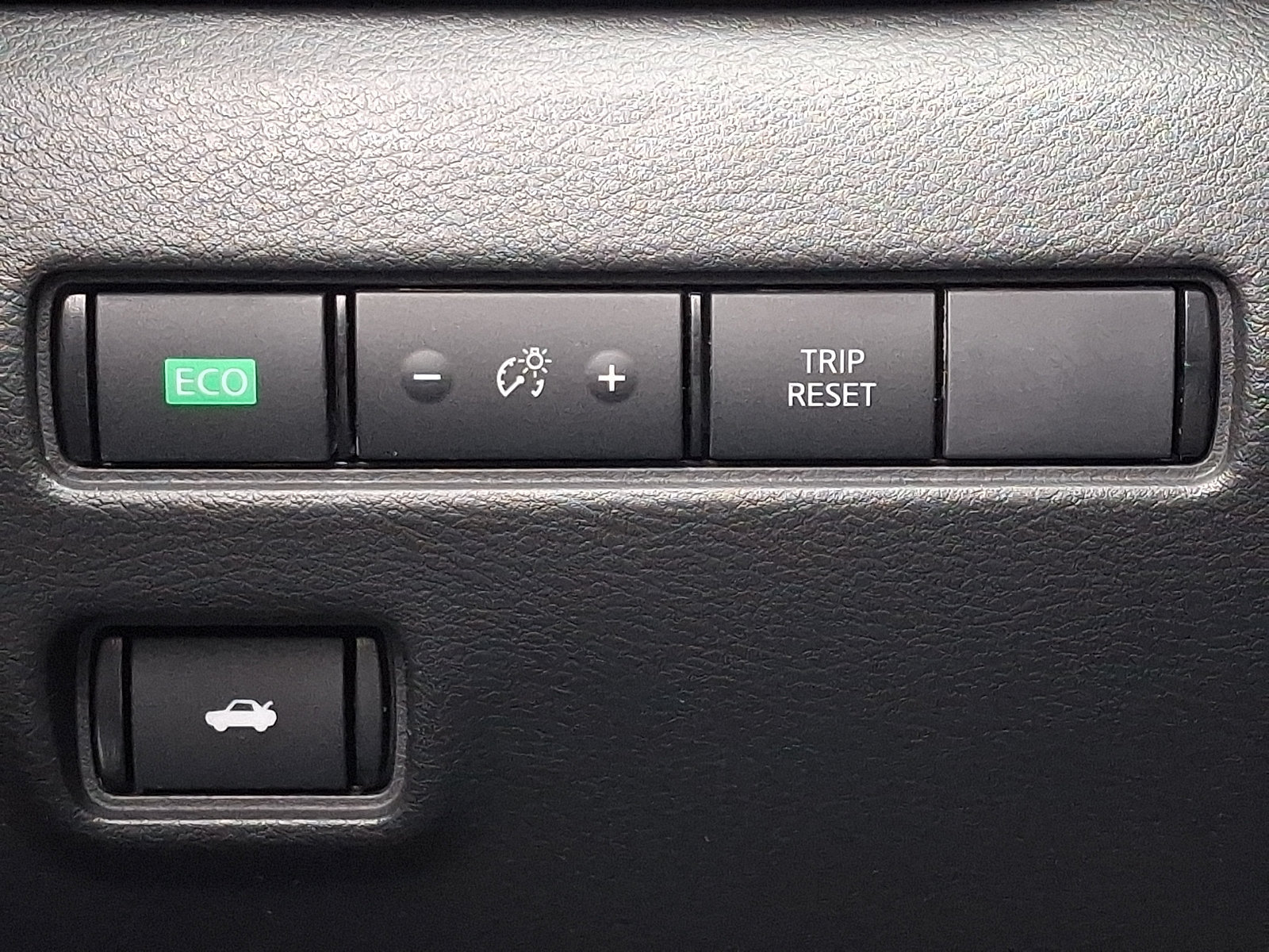 Used 2023 Nissan Sentra SR w/ SR Premium Package FWD image 25