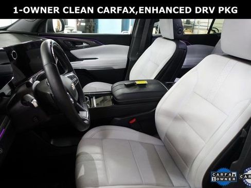 Used 2024 Chevrolet Traverse RS image 11