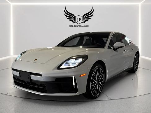 Used 2024 Porsche Panamera image 3