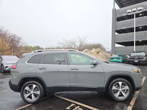 Used 2021 Jeep Cherokee Limited w/ Elite Package image 2