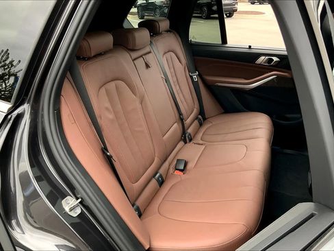 Used 2022 BMW X5 xDrive40i w/ Executive Package image 18