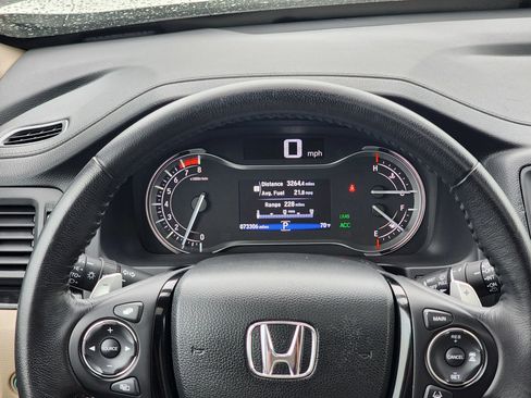 Used 2016 Honda Pilot Touring image 11