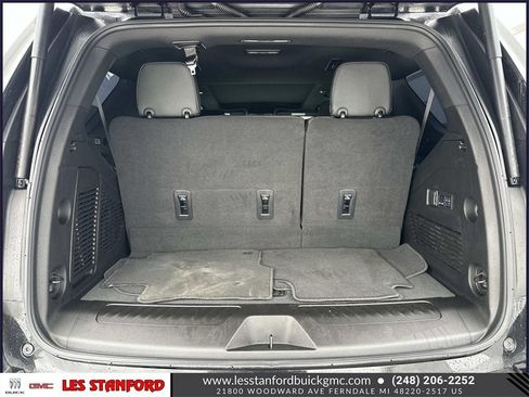 Used 2024 GMC Yukon SLT w/ SLT Premium Package image 11