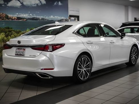 Used 2025 Lexus ES 350 w/ Premium Package FWD image 6