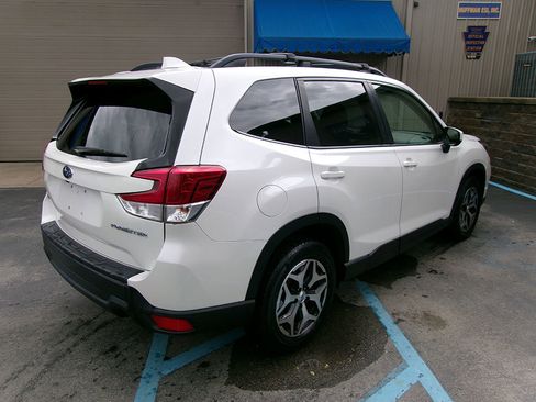 Used 2021 Subaru Forester Premium image 5