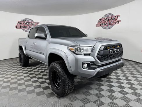 Used 2016 Toyota Tacoma SR5 w/ SR5 Appearance Package (SN) AWD/4WD image 9