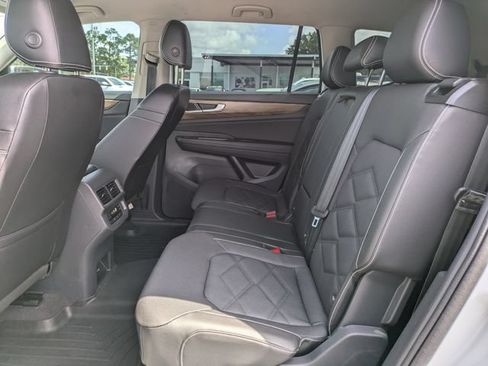 Used 2024 Volkswagen Atlas SE FWD image 16