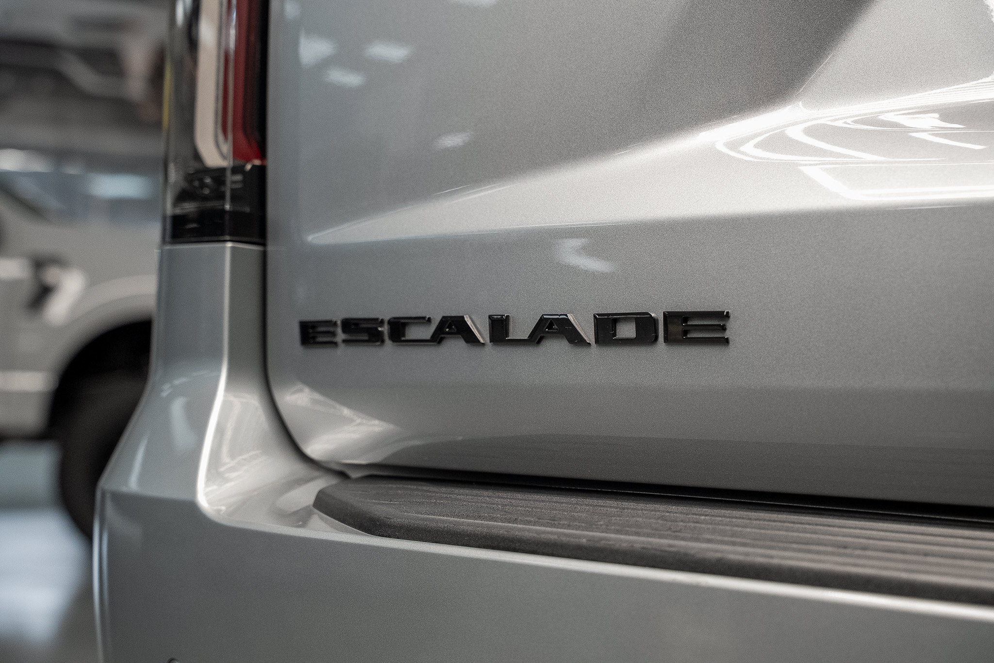 Used 2023 Cadillac Escalade Premium Luxury w/ Performance Package AWD/4WD image 24