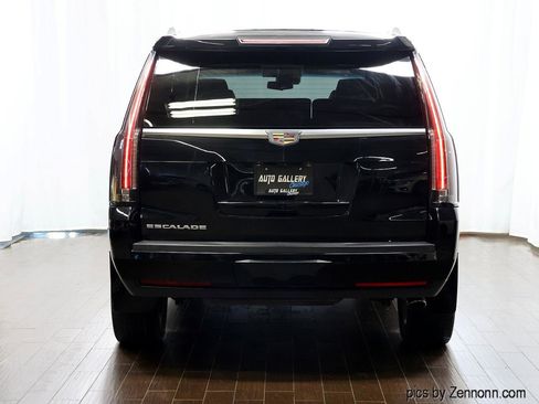 Used 2018 Cadillac Escalade Premium Luxury AWD/4WD image 6
