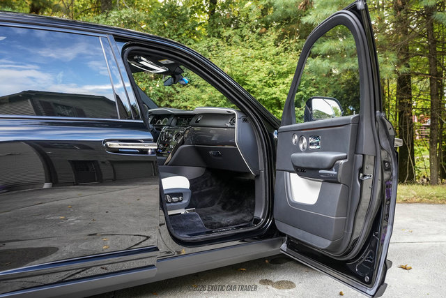 Used 2021 Rolls-Royce Cullinan Black Badge AWD/4WD image 61