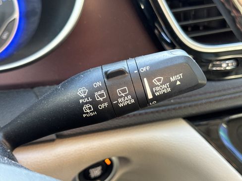 Used 2017 Chrysler Pacifica Limited w/ Advanced Safetytec Group image 18