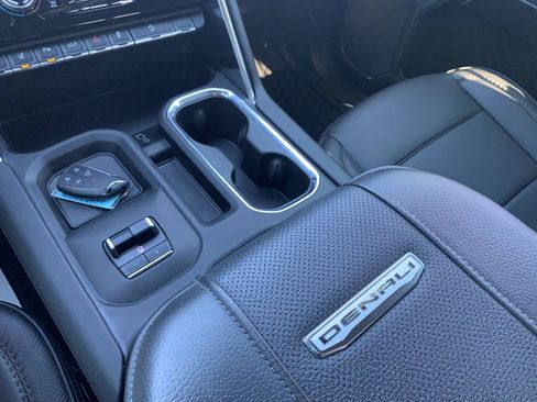 Used 2025 GMC Sierra 2500 Denali w/ Denali Reserve Package AWD/4WD image 21
