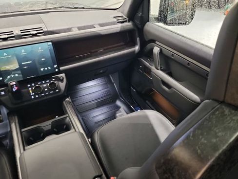 New 2026 Land Rover Defender 110 AWD/4WD image 13
