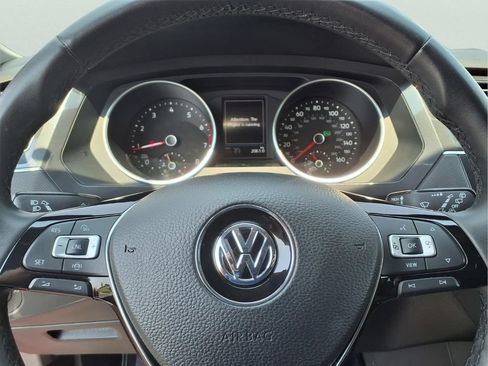 Used 2020 Volkswagen Tiguan SE AWD/4WD image 18
