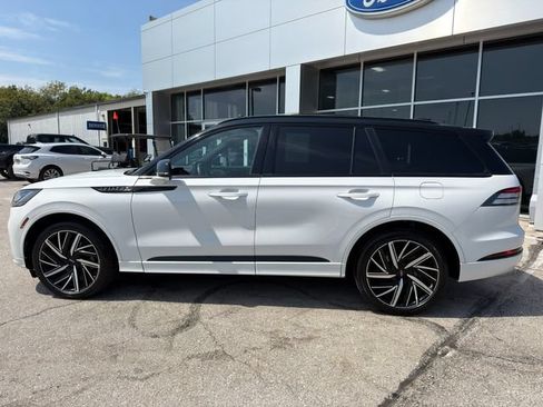 Used 2025 Lincoln Aviator Black Label w/ Black Label Special Edition AWD/4WD image 4