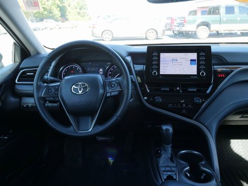Used 2022 Toyota Camry SE w/ Convenience Package image 21