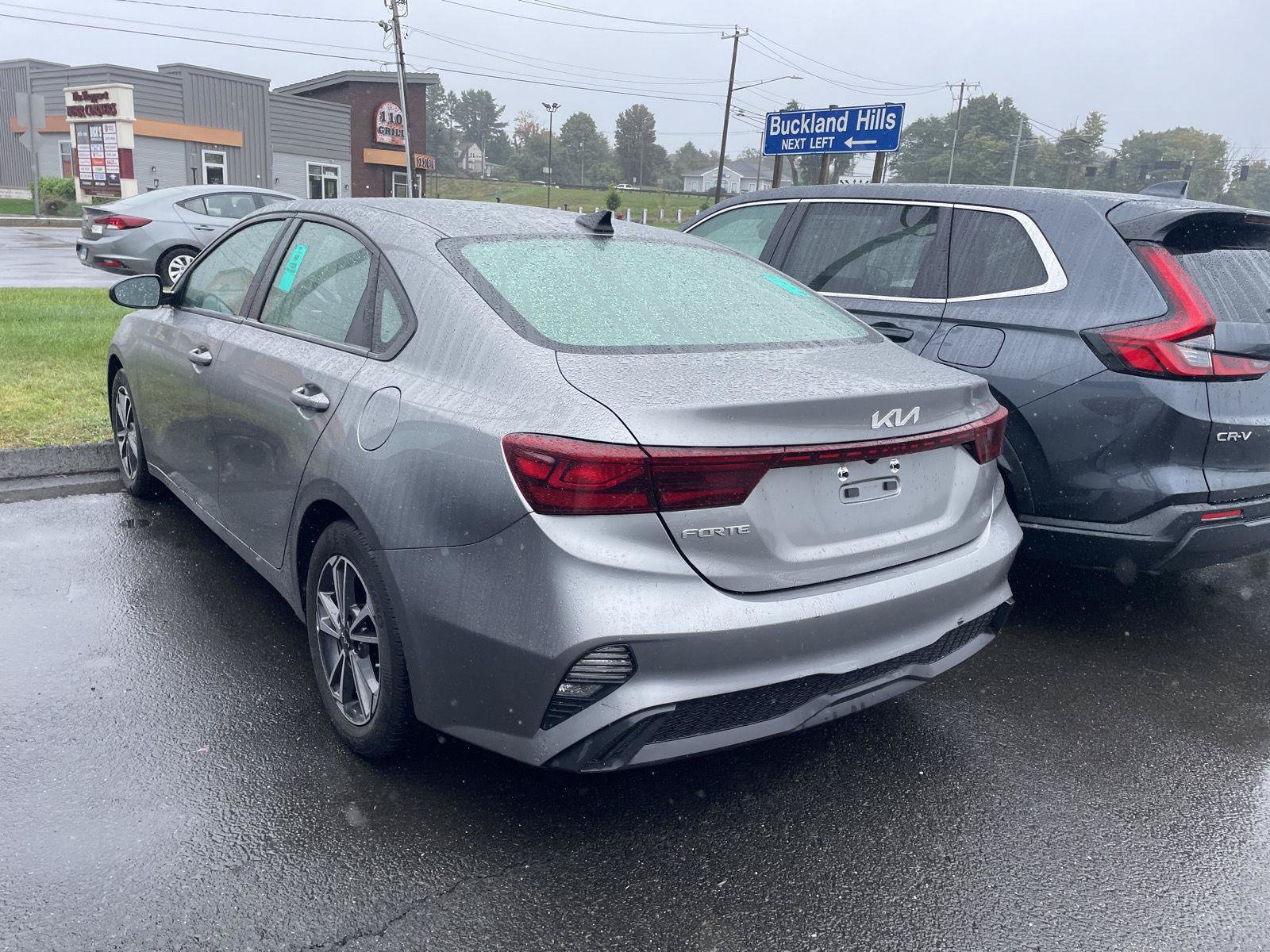 Used 2022 Kia Forte LXS FWD image 3