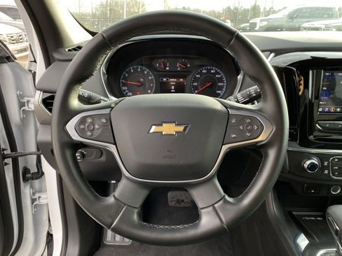 Used 2023 Chevrolet Traverse LT image 14