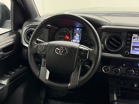 Used 2022 Toyota Tacoma TRD Off-Road image 18