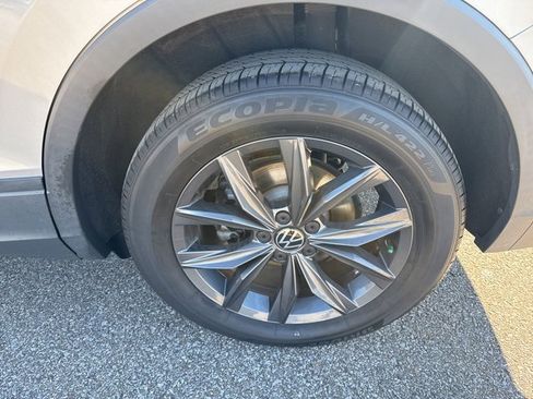 Used 2022 Volkswagen Tiguan SE image 18