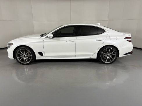 Used 2024 Genesis G70 2.5T image 5