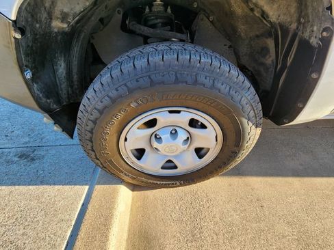 Used 2022 Toyota Tacoma SR RWD image 9