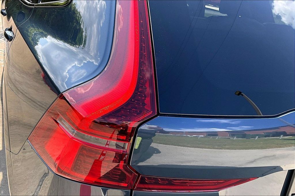 Certified 2026 Volvo XC60 B5 Plus AWD/4WD image 40