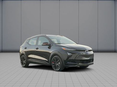 Used 2023 Chevrolet Bolt EUV LT w/ Redline Edition image 5