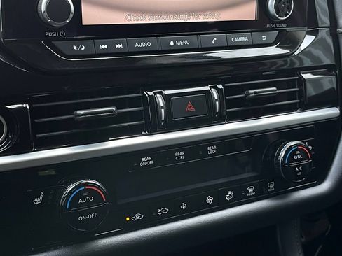 Used 2022 Nissan Pathfinder SV AWD/4WD image 19