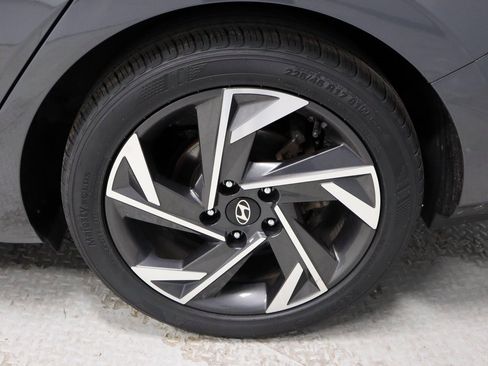 Certified 2024 Hyundai Elantra Limited image 20