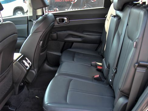 Used 2025 Kia Sorento S w/ Panoramic Sunroof Package image 43