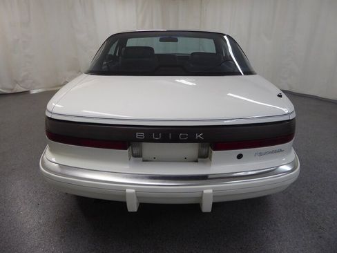 Used 1991 Buick Reatta Coupe image 6