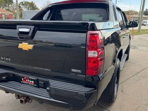 Used 2012 Chevrolet Avalanche LTZ image 6