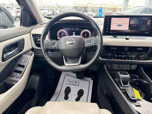Used 2025 Nissan Rogue SL w/ SL Premium Package FWD image 16