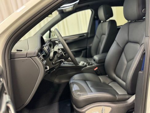 Used 2026 Porsche Macan AWD/4WD image 6