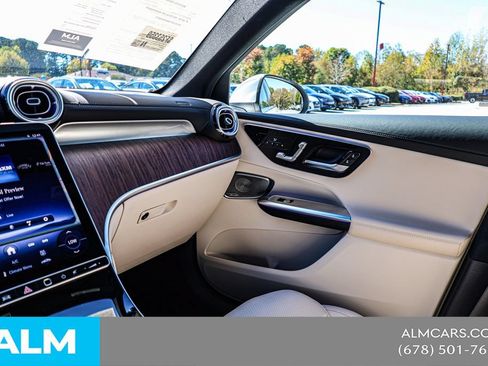 Used 2025 Mercedes-Benz GLC 300 4MATIC image 40