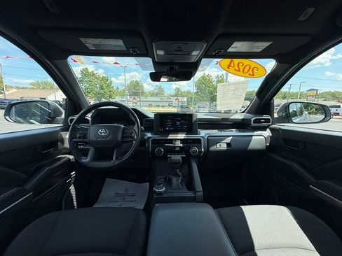 Certified 2024 Toyota Tacoma SR5 AWD/4WD image 11