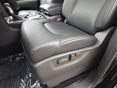 Used 2024 Nissan Armada SV AWD/4WD image 28