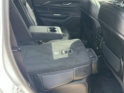 Used 2025 Jeep Grand Cherokee Altitude AWD/4WD image 30