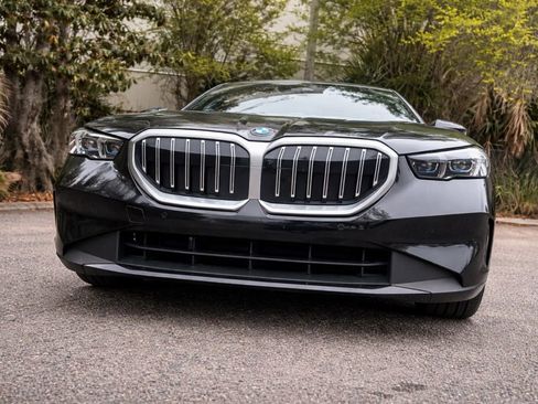 Used 2025 BMW 530i RWD image 5