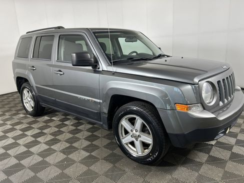Used 2012 Jeep Patriot Latitude w/ Sun/Sound Group AWD/4WD image 4