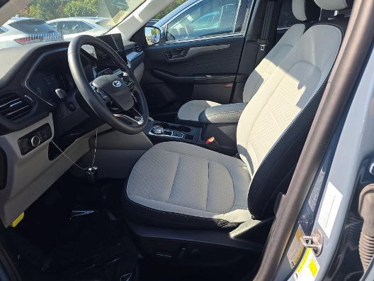 Used 2023 Ford Escape Active w/ Tech Pack #1 AWD/4WD image 7